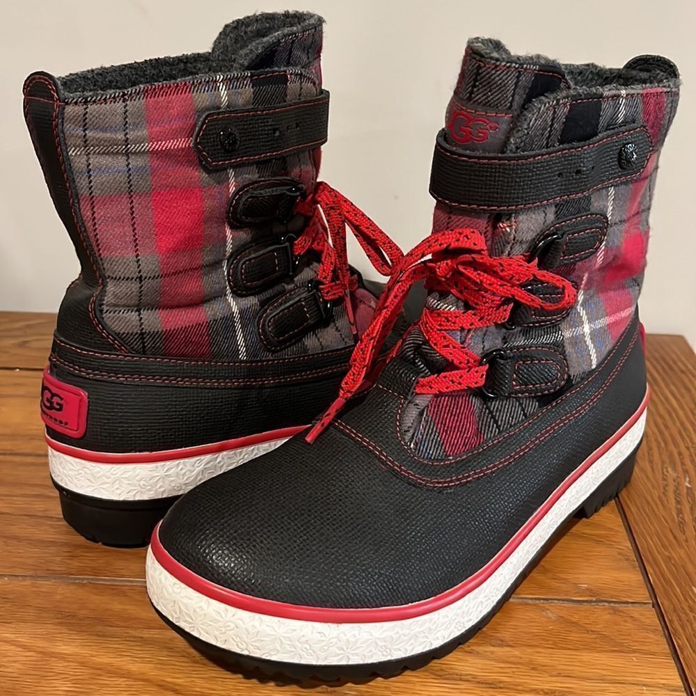 Ugg Decatur Plaid Boots size 6.
